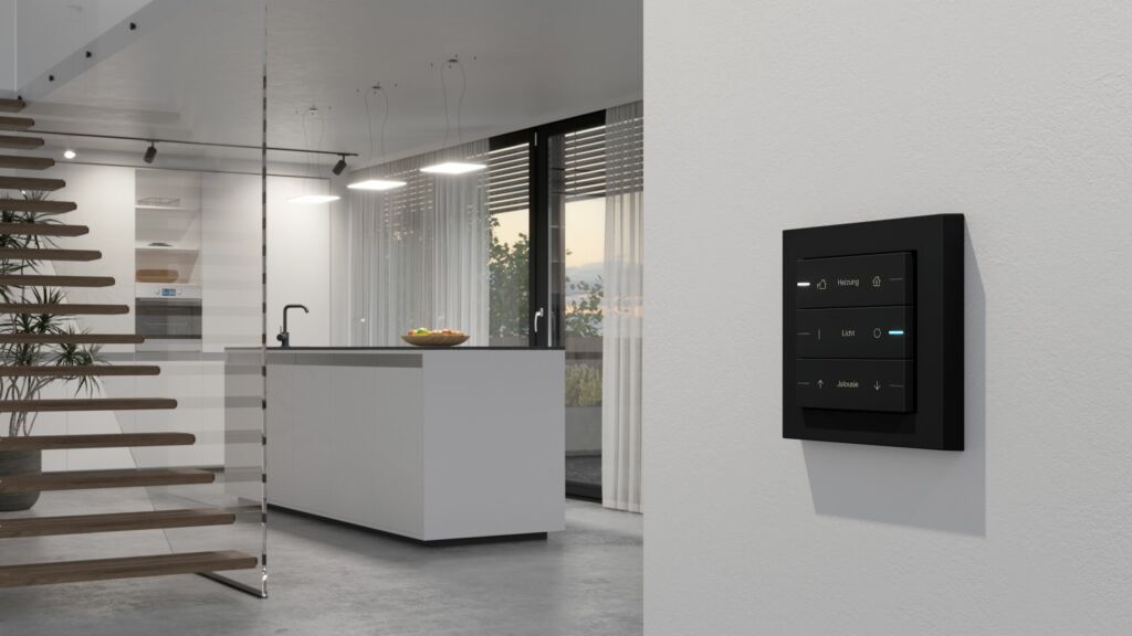 Tastsensor 4 im System 55, Komfort 3fach für Gira One in der Gira Designlinie E2, Schwarz matt.
