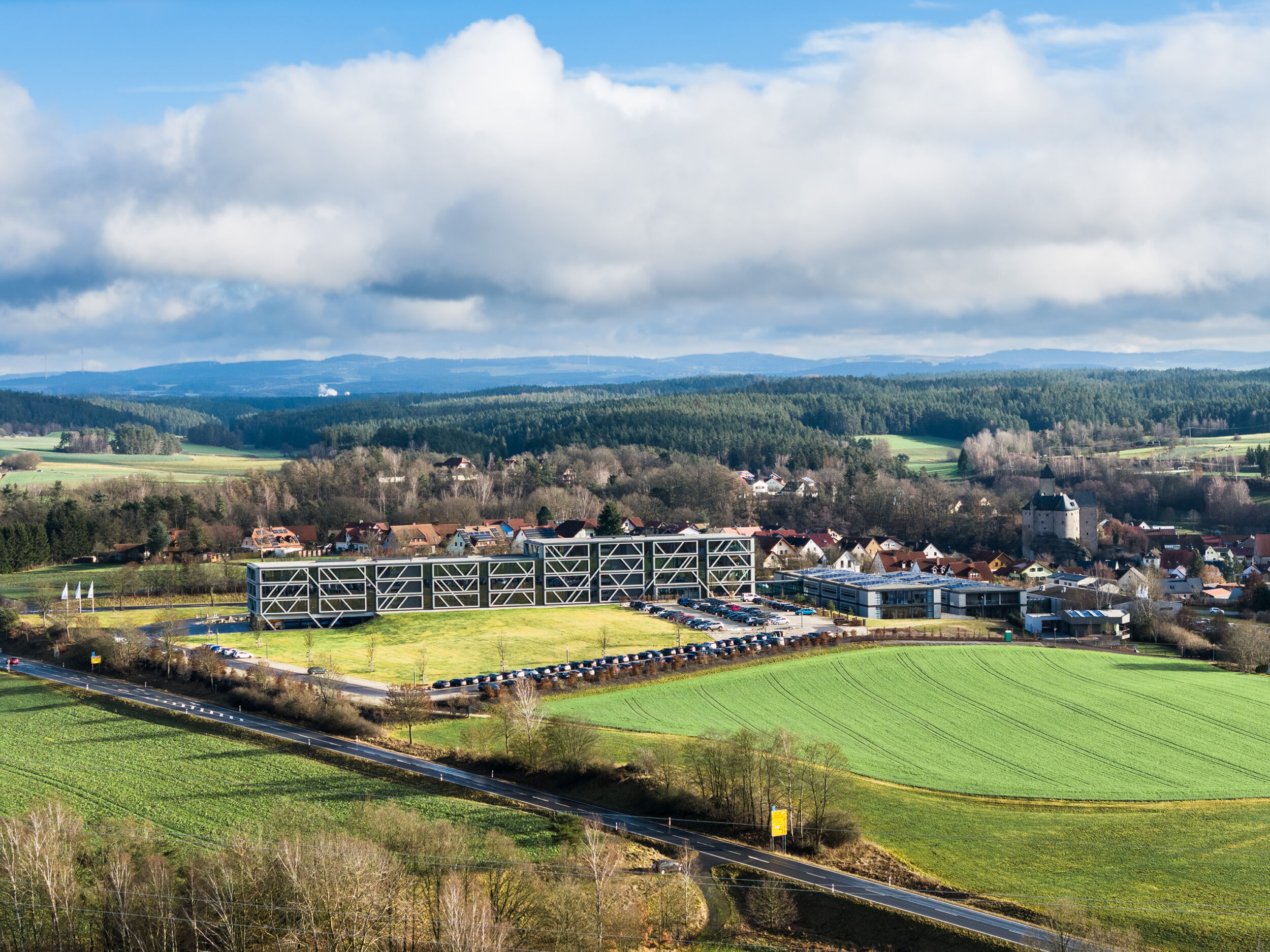 Effizienz und Transparenz im Smart Building Im neuen Zentralgebäude auf dem IGZ-Campus wurden flexible New-Work-Konzepte verwirklicht.