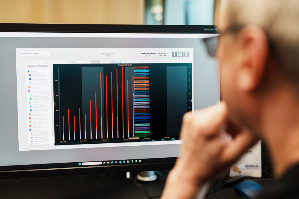 Die Facility-Manager im neuen IGZ-Gebäude haben mit der Visualisierungssoftware EisBär SCADA 3 alles im Blick.