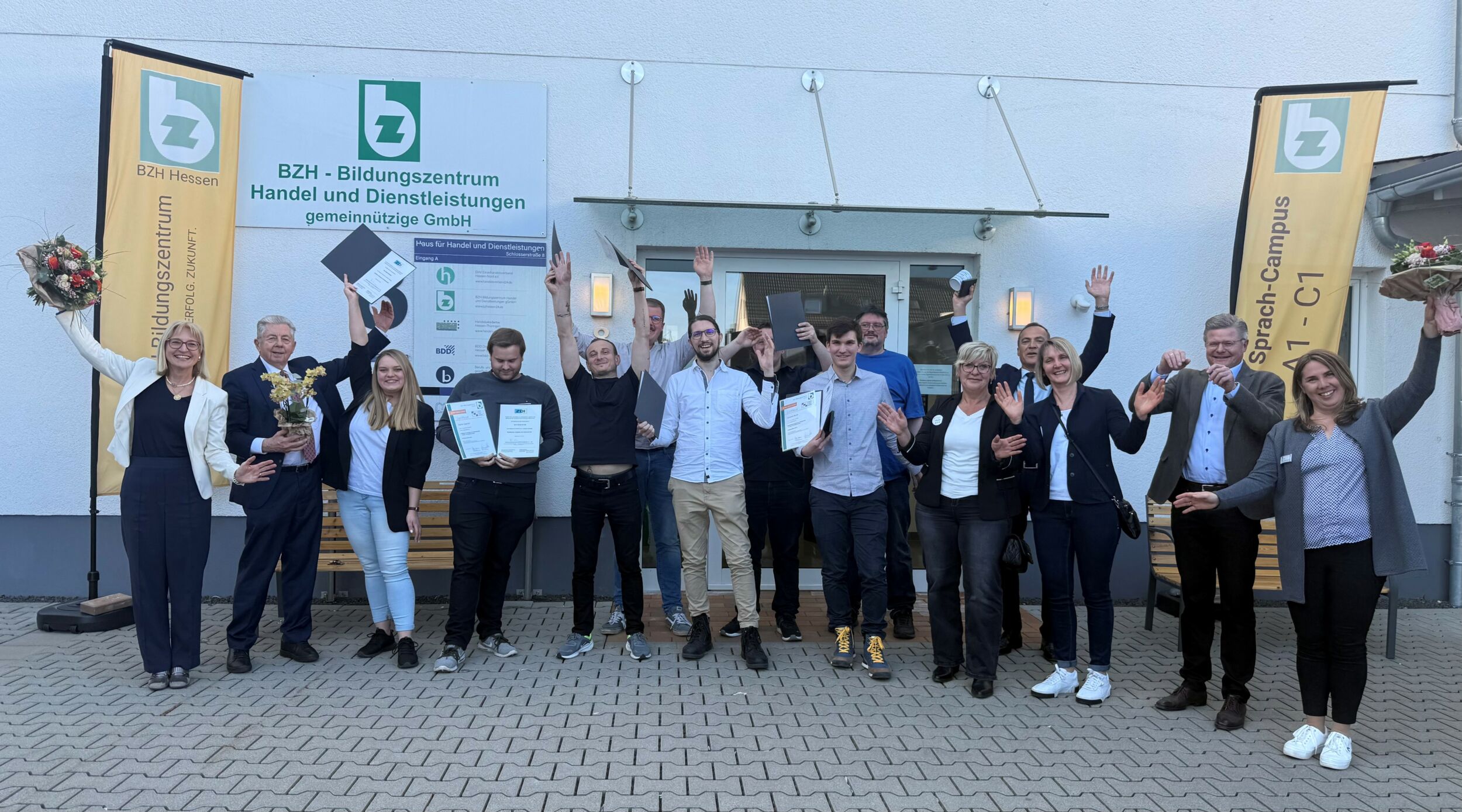 Absolventenjahrgang erhält Zertifikate als Elektroplaner