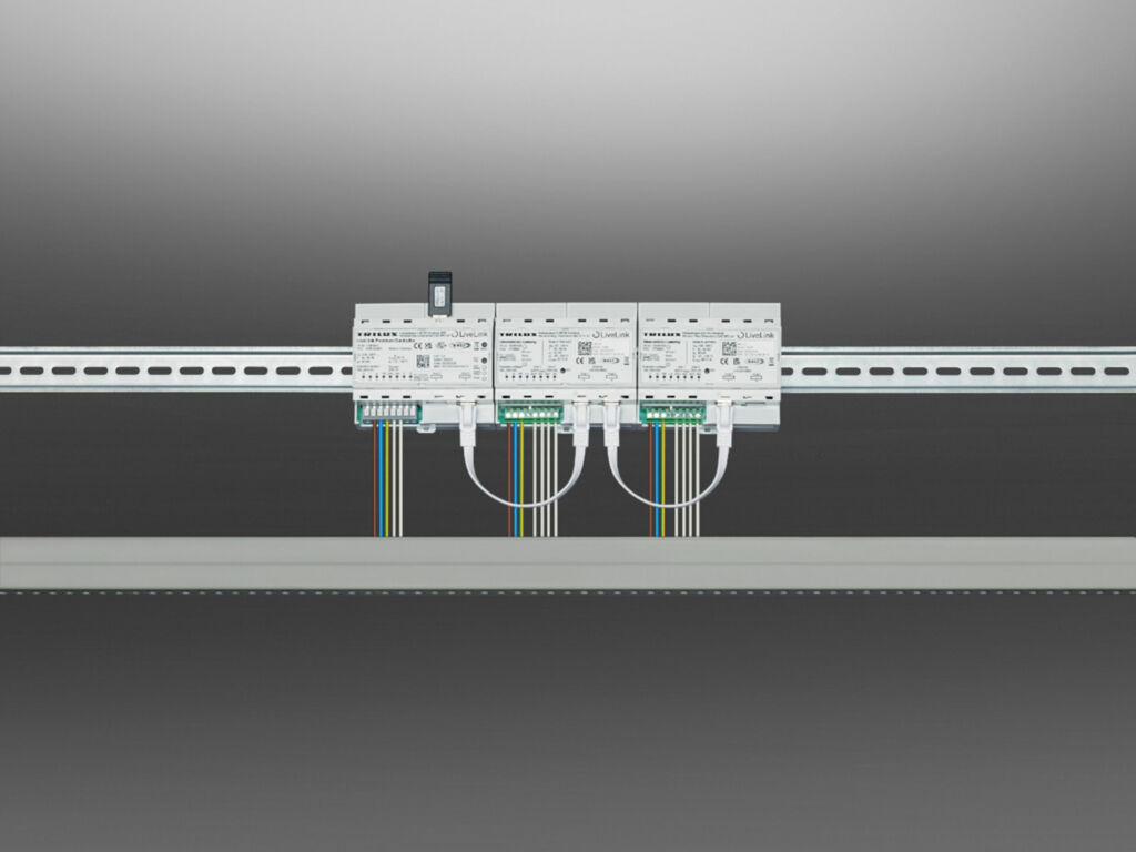 Der LiveLink Premium Controller ist im platzsparenden 6TE-Geh&auml;use zur Hutschienenmontage erh&auml;ltlich.
