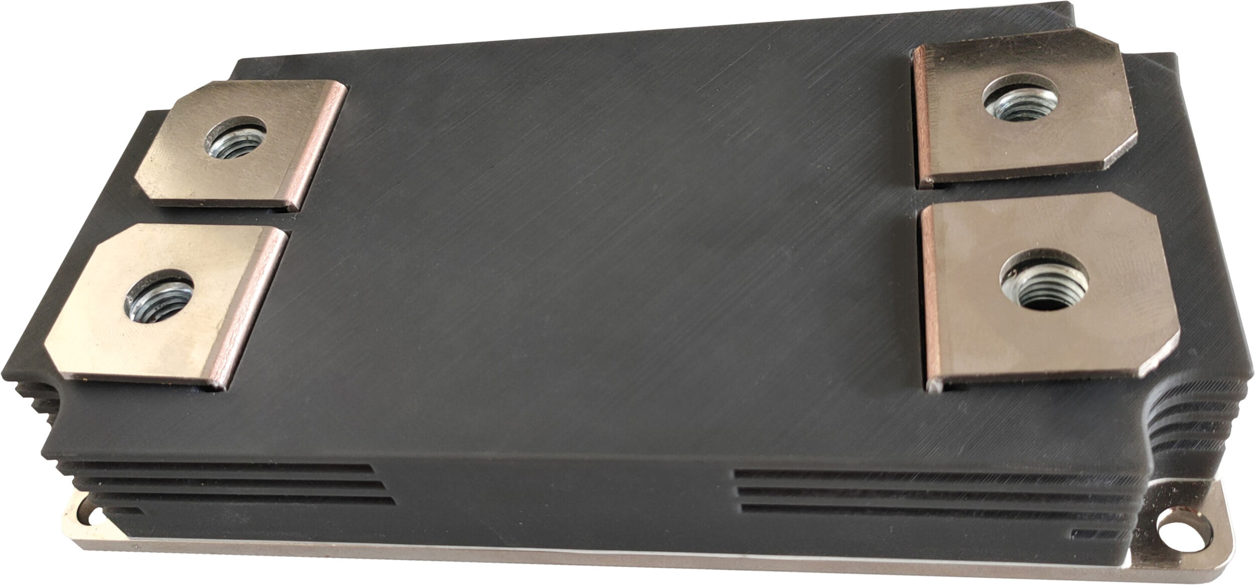 Mersen hat eine neue Kompaktsicherung entwickelt, die direkt mit einer Kühlplatte verschweißt werden kann.