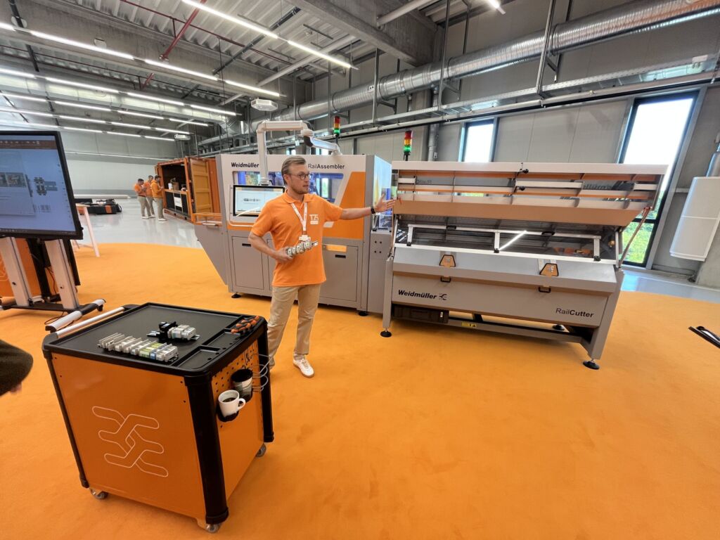 Rail Cutter und Rail Assembler sind die High-End-Lösungen zur Hutschienenkonfektionierung.