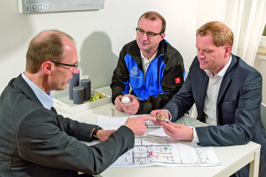 Berater von IMI unterst&uuml;tzen SHK-Fachleute mit praxisorientierten Schulungen zum hydraulischen Abgleich. So k&ouml;nnen diese ihre Kunden jederzeit optimal beraten.