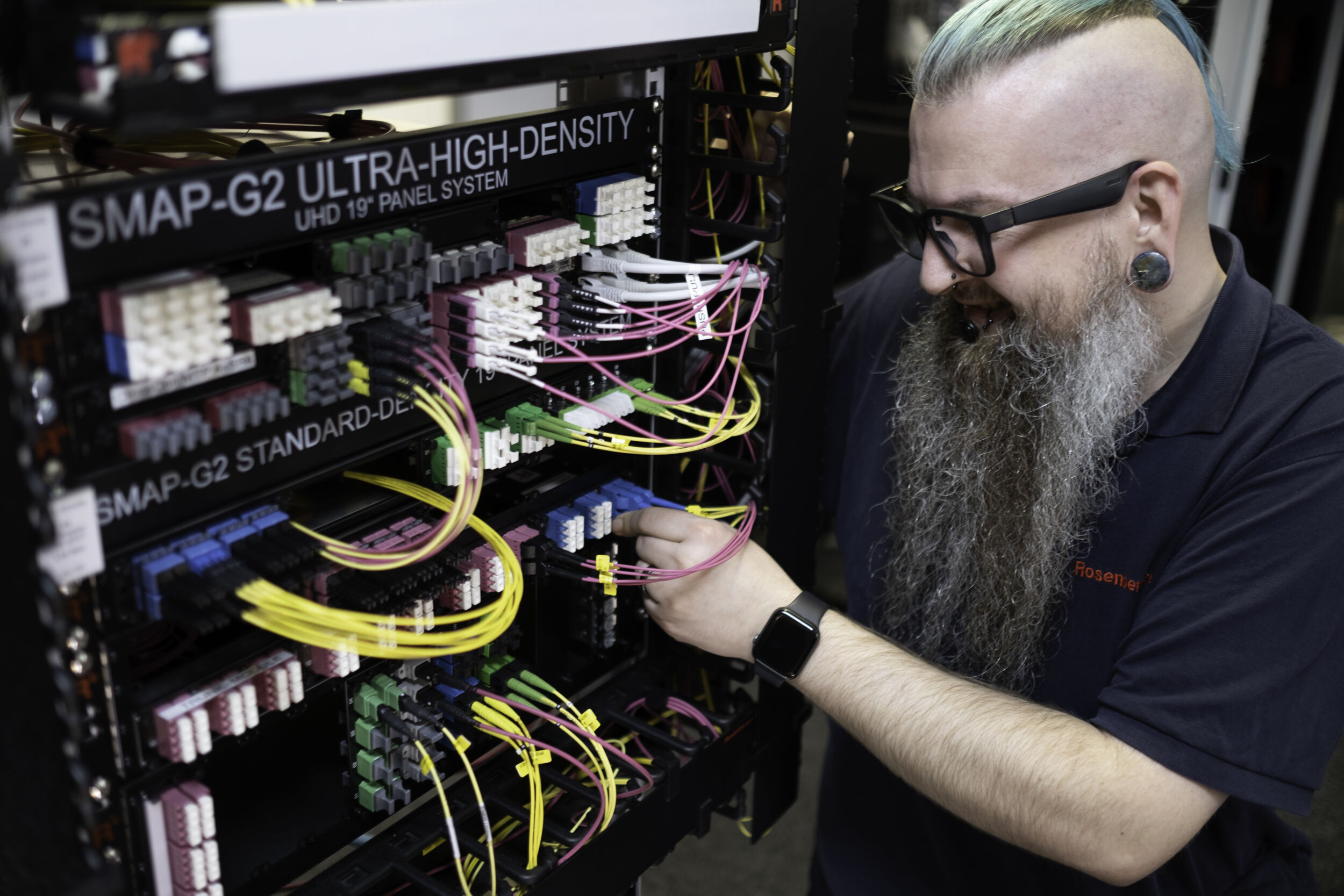 Durch vorkonfektionierte Plug-&-Play-Lösungen müssen vor Ort keine Kabel mehr gespleißt oder aufwendig zusammengestellt werden.