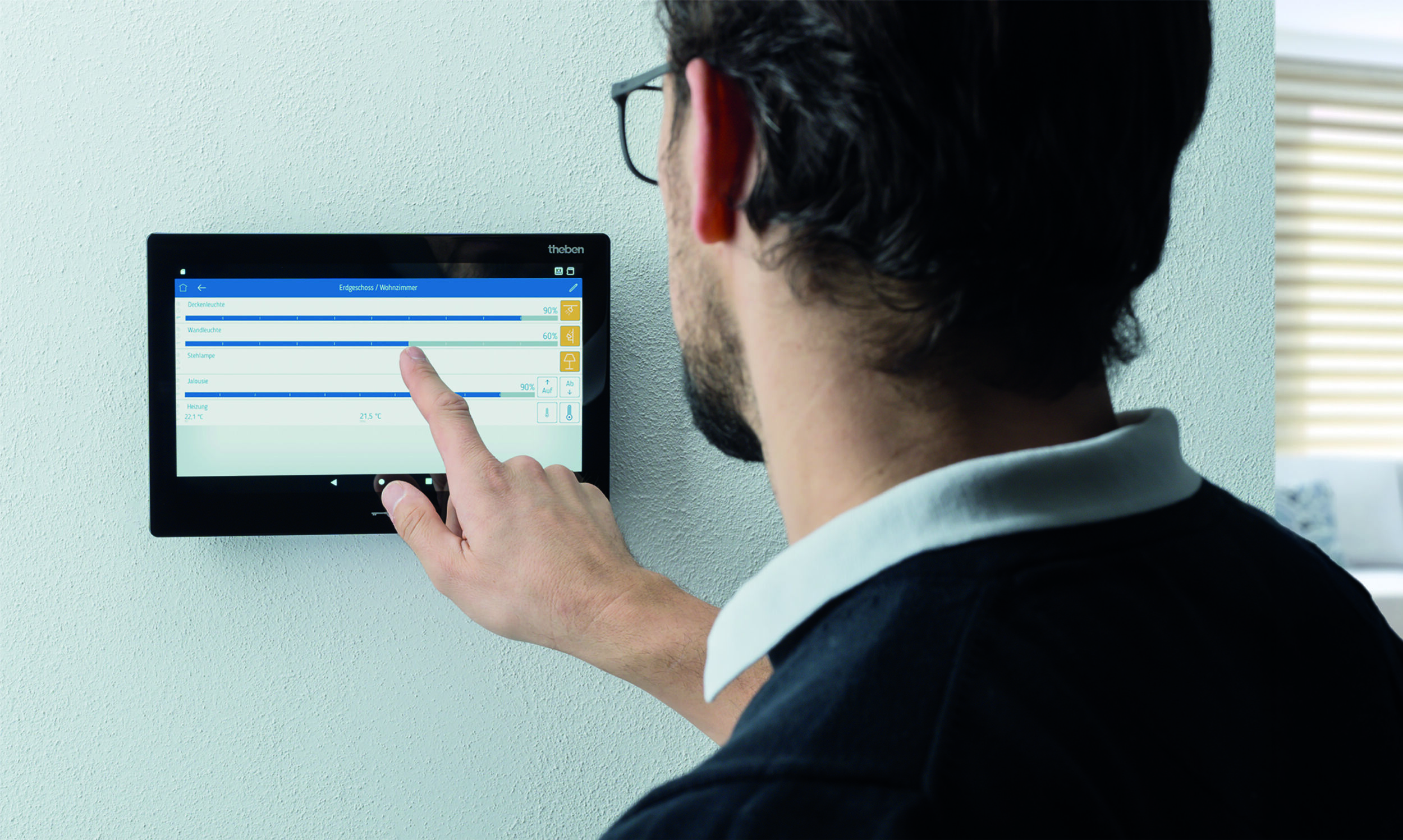 Theben präsentiert zentrales Control Panel für Luxorliving