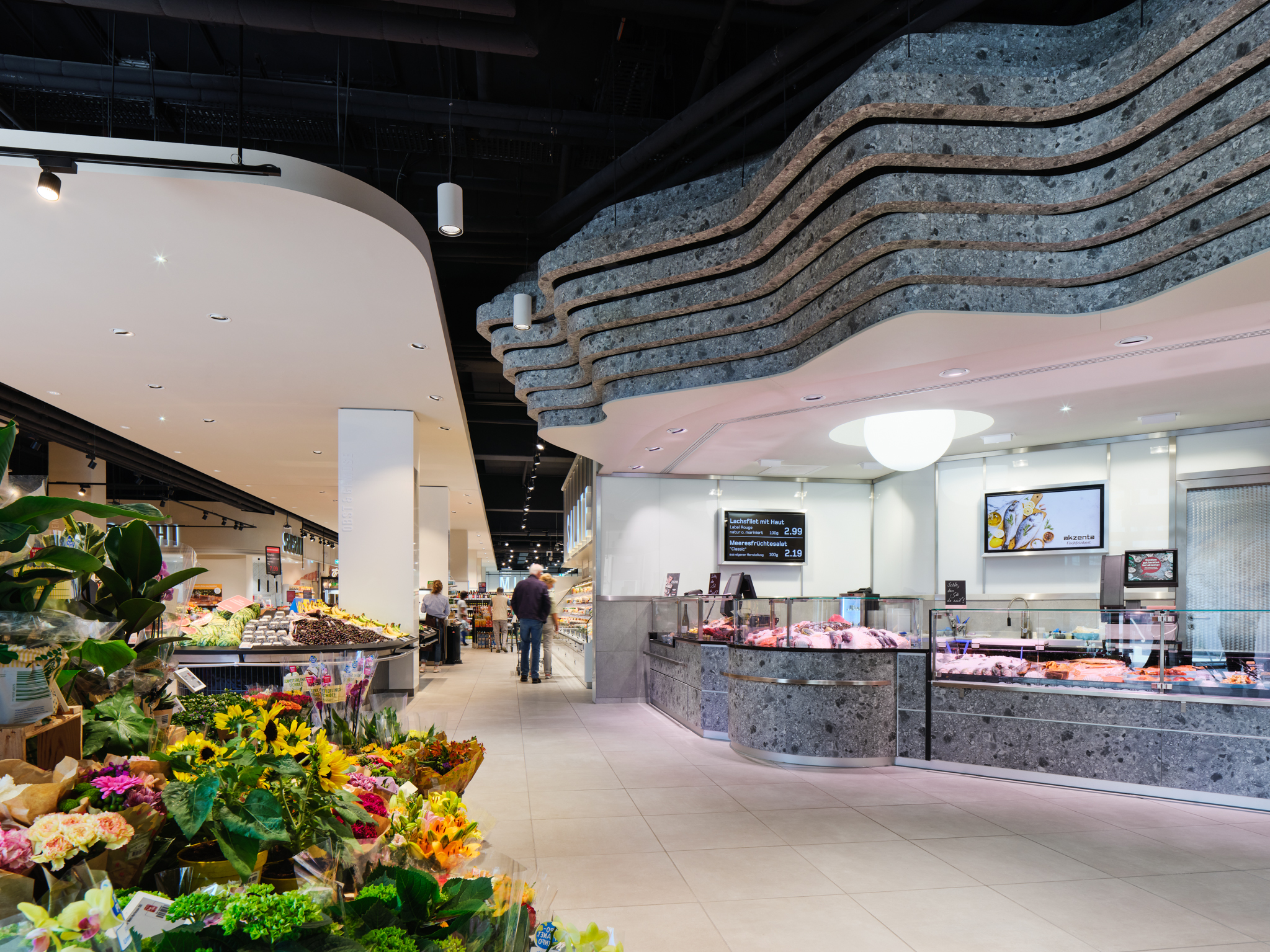 Für das Einkaufserlebnis nutzt Akzenta in Dortmund ein Lichtkonzept, das auf die Warengruppen und den Ladenbau abgestimmt ist.