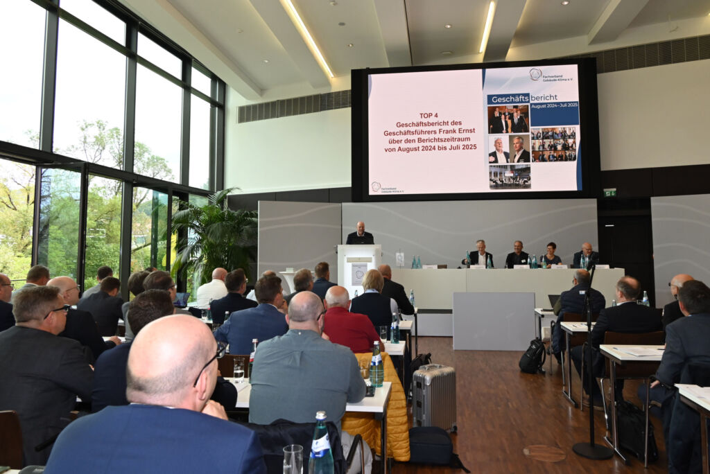 FGK-Gesch&auml;ftsf&uuml;hrer Frank Ernst stellte Aktivit&auml;ten der vergangenen Monate vor und gab einen Ausblick auf Pl&auml;ne f&uuml;r das Gesch&auml;ftsjahr 2025/2026.