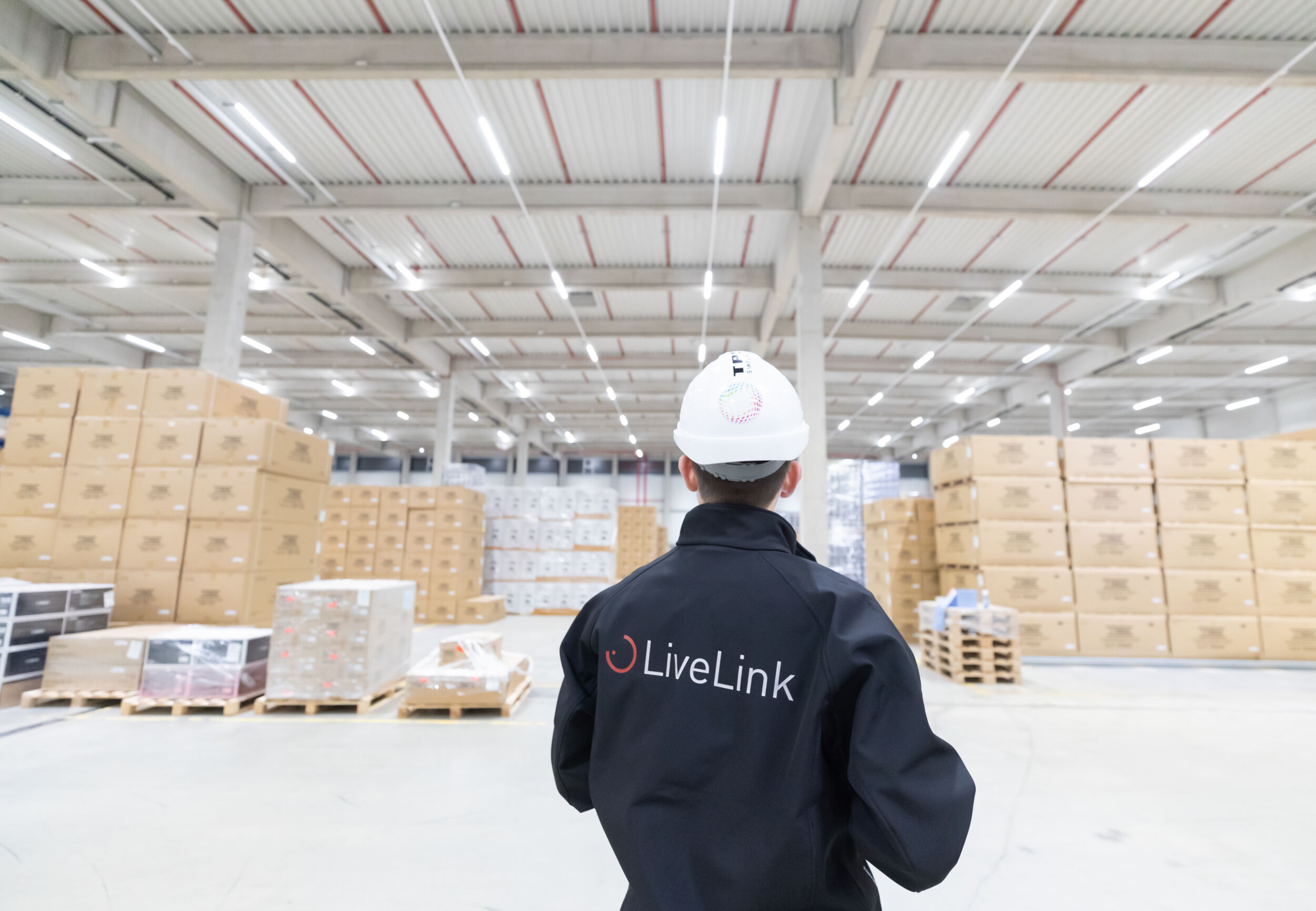 Gefahrenstellen erkennen und eliminieren: Kühne+Nagel integriert smarte 3D-Sensoren in das Beleuchtungsnetzwerk, die die Laufwege von Fahrzeugen und Personen erfassen und als Heatmap visualisieren.