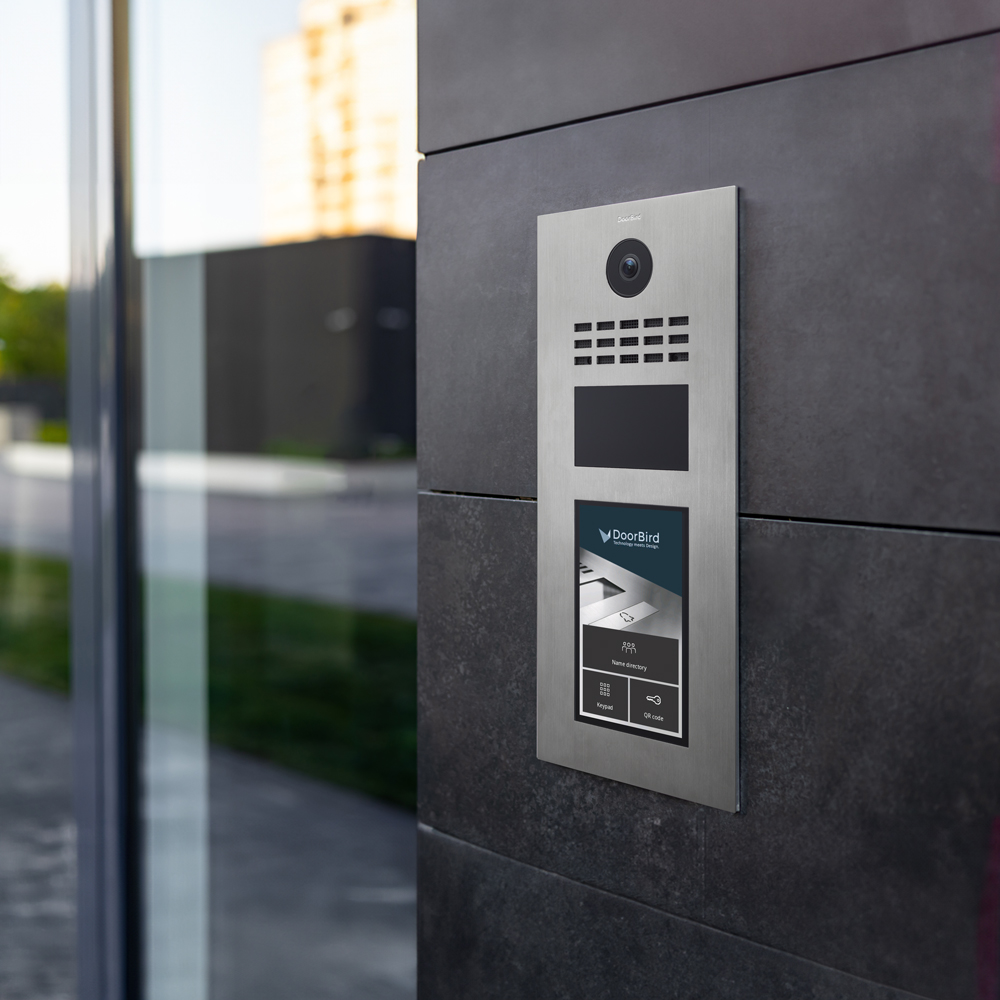 Alle Türsprechanlagen sind als Unterputz- und Aufputz-Varianten verfügbar ...