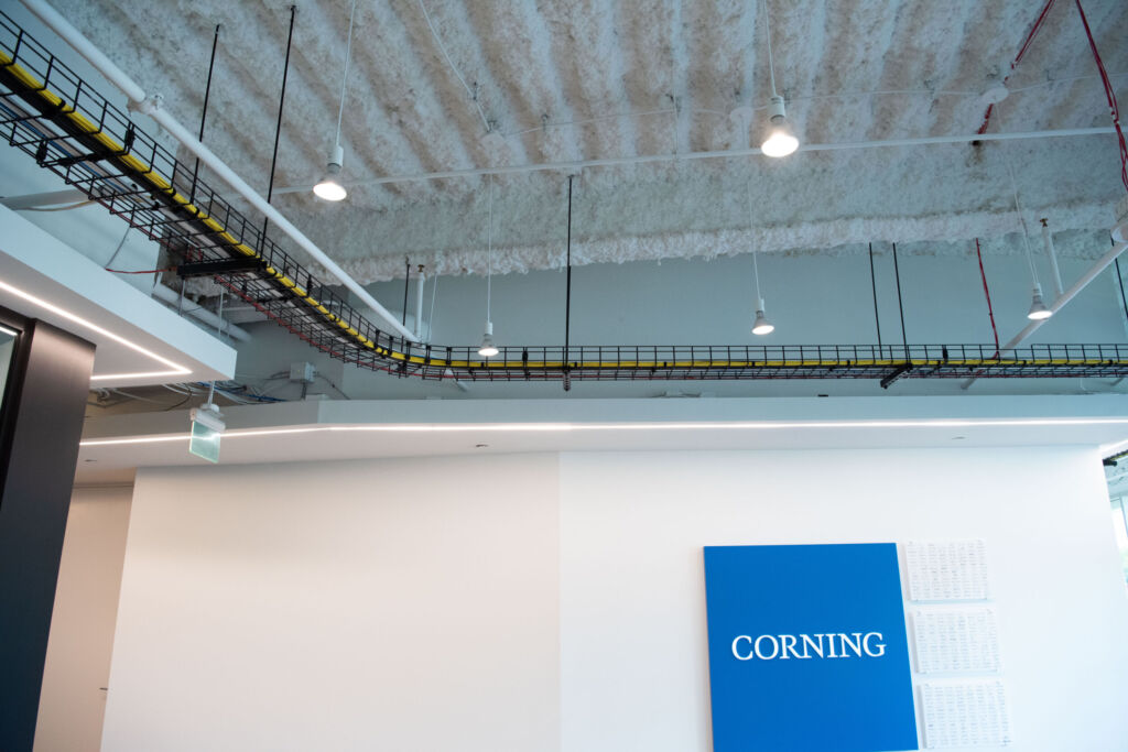 Corning ActiFi%C2%AE Hybrid Cable architecture