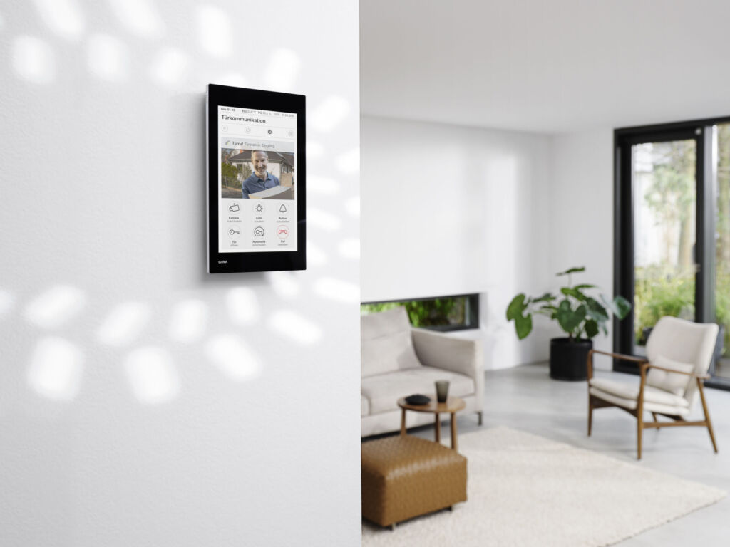 Gira hat mit dem Partner EEP eine Initiative gestartet, die dezidiert die Fördermöglichkeiten und -mittel für Smart Home-Lösungen im Bestandsbau mit einbezieht.