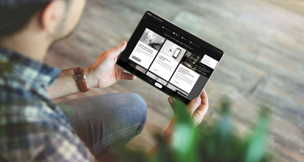 Im Gira Home Assistenten (HA) konfigurieren Sanierer und Saniererinnen eigenständig Räume und Funktionen. Bereits hier wird das Förderpotenzial anhand der Konfiguration angezeigt, so dass ein erster Indikator für Bauherren entsteht.