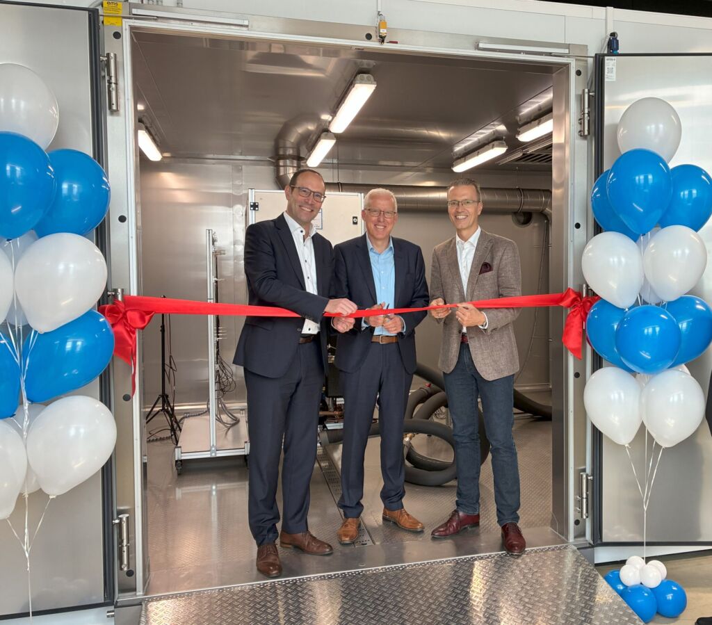 (v.l.n.r.): Dr. Hannes S&auml;ubert, CEO der Division Heiztechnik, Hans-Joachim Klink, Vice President R&D der Division Heiztechnik und Tomas Smetana, CTO der ebm-papst Gruppe bei der feierlichen Er&ouml;ffnung des K&auml;lte-Innovationszentrums