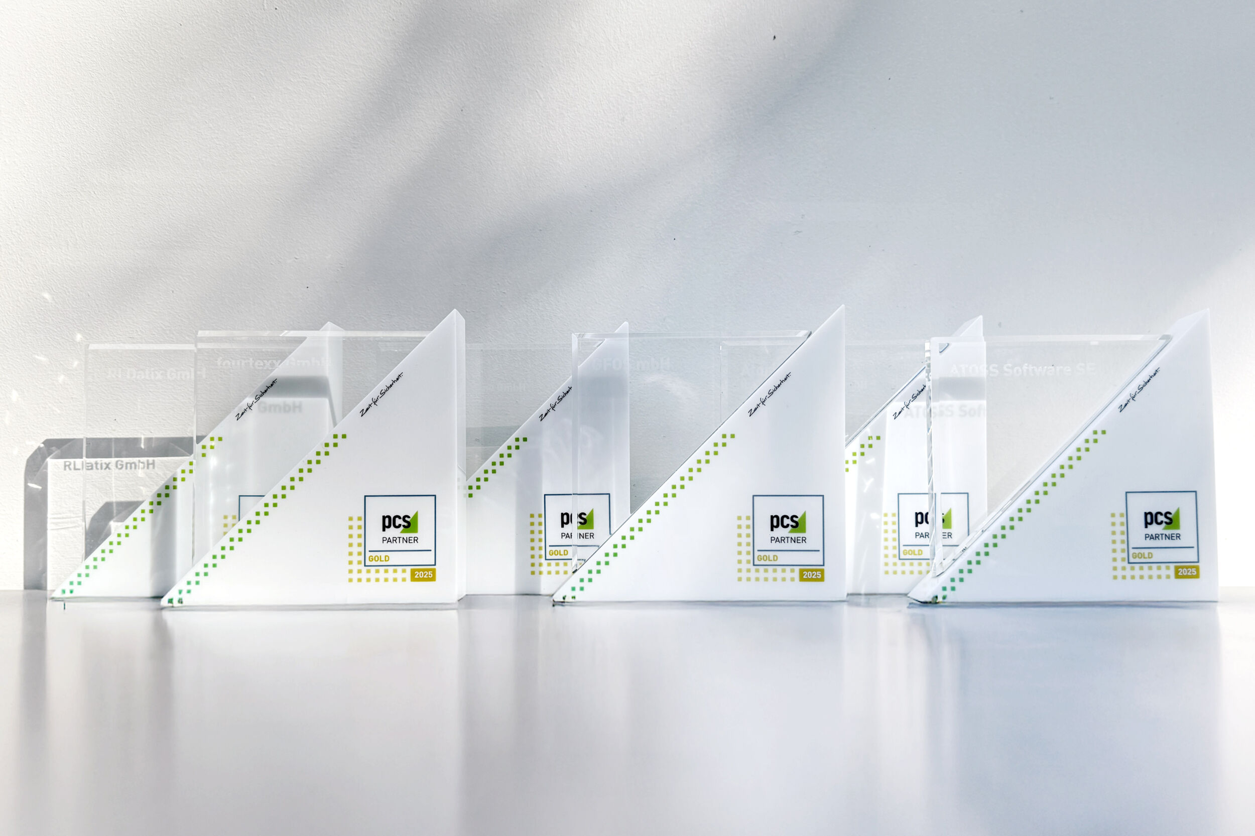 PCS Systemtechnik verleiht Gold Partner Award 2025
