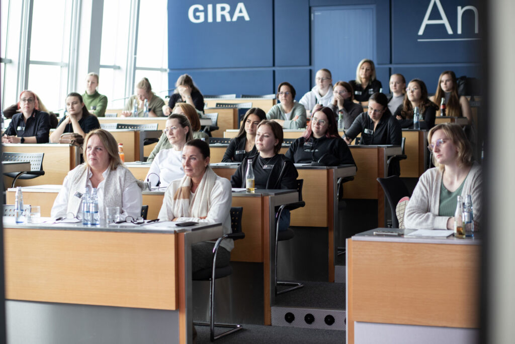 Gira Frauen Baubranche 04