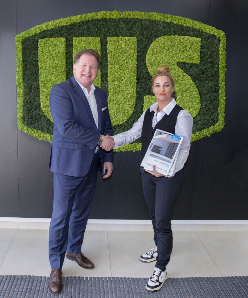 Ralph Kobsik, General Manager Central Europe and Nordics bei Midea, und Nicole Schanz, Gesch&auml;ftsf&uuml;hrerin bei WS Weinmann & Schanz GmbH, freuen sich auf die zuk&uuml;nftige Zusammenarbeit.