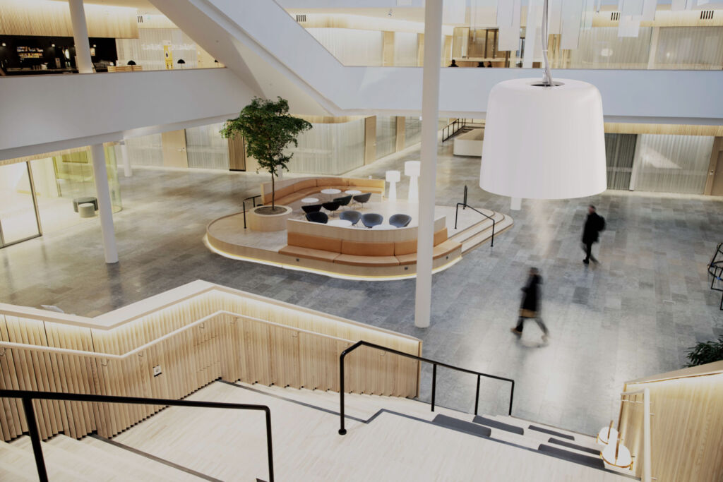 Smart Buildings entstehen durch offene Schnittstellen und die Vernetzung aller Gewerke - von Beleuchtung und Lüftung bis hin zur Sicherheit.