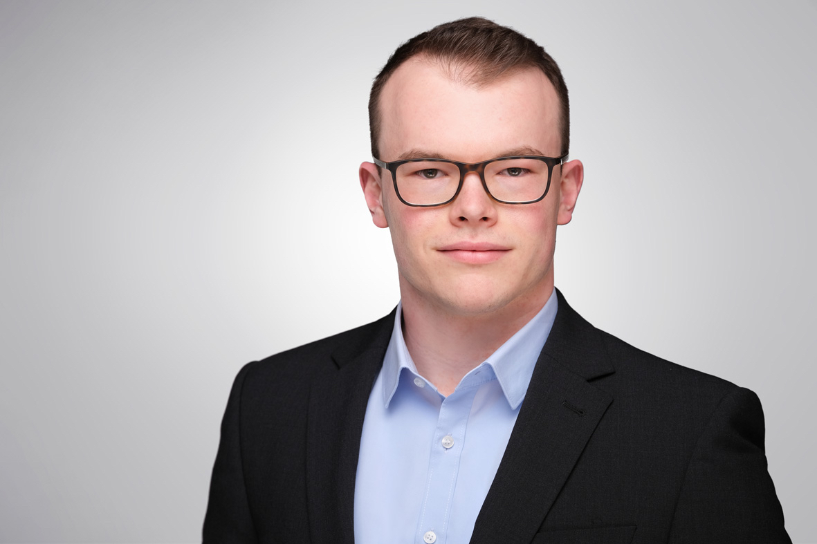 Der Vorteil bei den mobilen Beschriftungslösungen ist, dass diese bei der direkten Montage vor Ort eingesetzt werden können. Jakob Ems, ProduktmanagerDer Vorteil bei den mobilen Beschriftungslösungen ist, dass diese bei der direkten Montage vor Ort eingesetzt werden können. Jakob Ems, Produktmanager