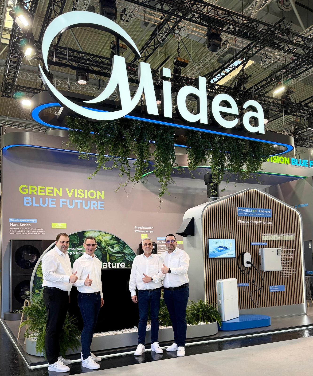 v. l. n r.: Florian Beck (ab 01.07.2026 Regional Sales Manager Süd, Österreich, Schweiz), Thorsten Erbes (ab 01.06.2026 Regional Sales Manager Nord-Ost), Oliver Sattler (ab 01.04.2026 Regional Sales Manager West) und Benjamin Ziecker, Head of HVAC Solutions.