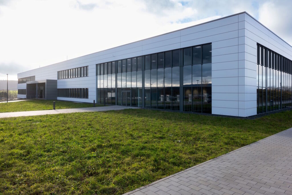 In der All Electric Society Factory von Phoenix Contact am Stammsitz in Blomberg werden die Vorteile von Gleichstrom ersichtlich.
