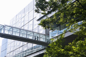 Bis spätestens 2045 soll der Gebäudebestand in Deutschland klimaneutral werden. Digitale Technologien spielen dabei eine Schlüsselrolle, allen voran künstliche Intelligenz (KI).