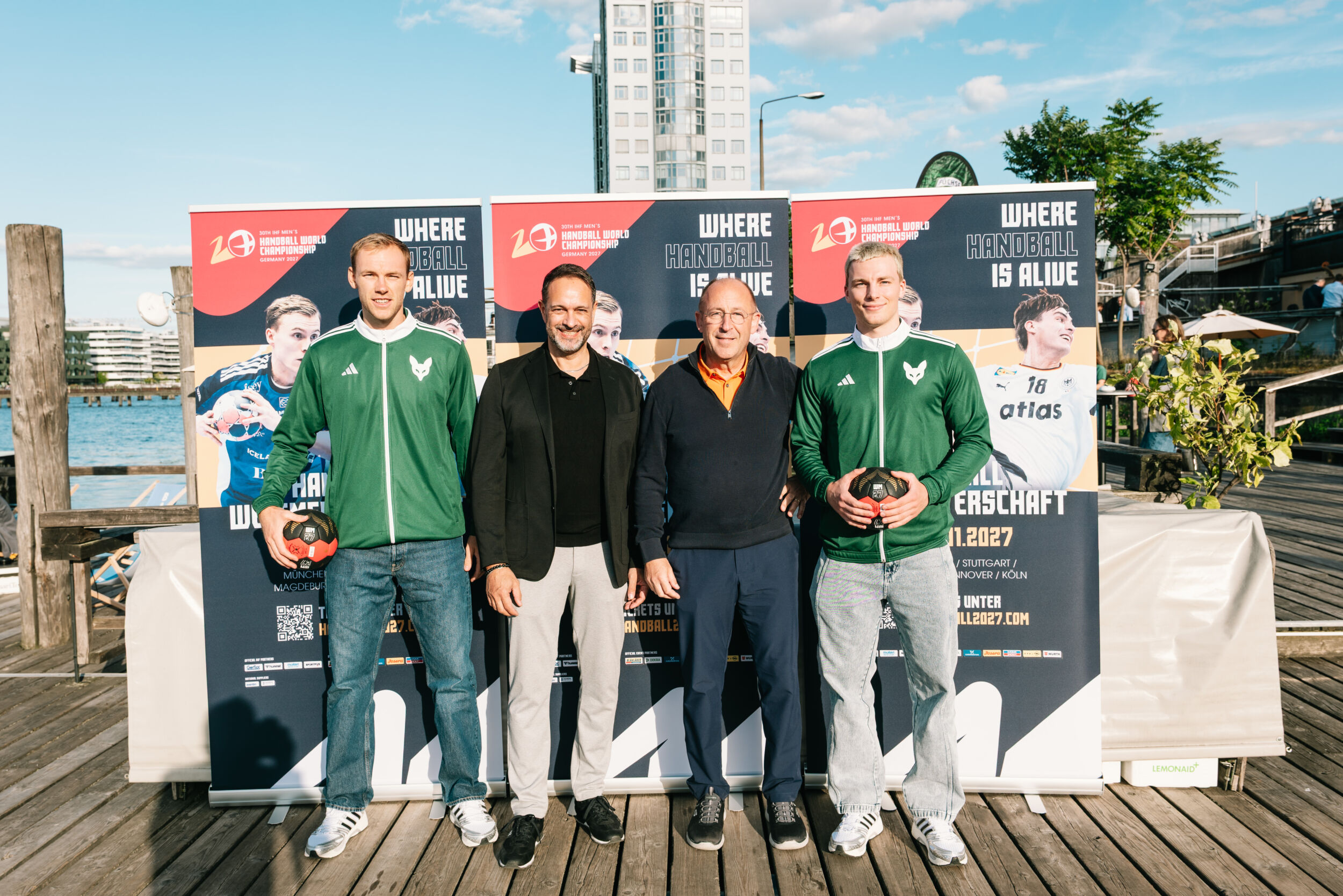 v.l.n.r.: Mathias Gidsel (Füchse Berlin), Dirk Trautmann (Sportfive), Christoph Ritzkat (Kieback&Peter), Nils Lichtlein (Füchse Berlin)