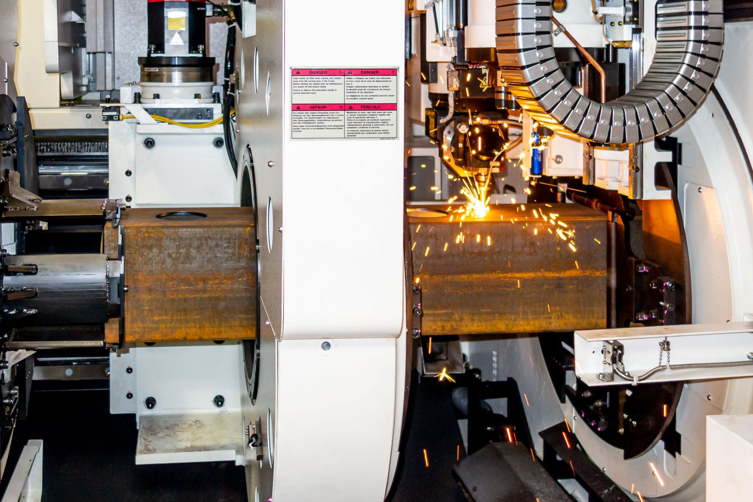 In aktuelle Großlaser-Generation investiert