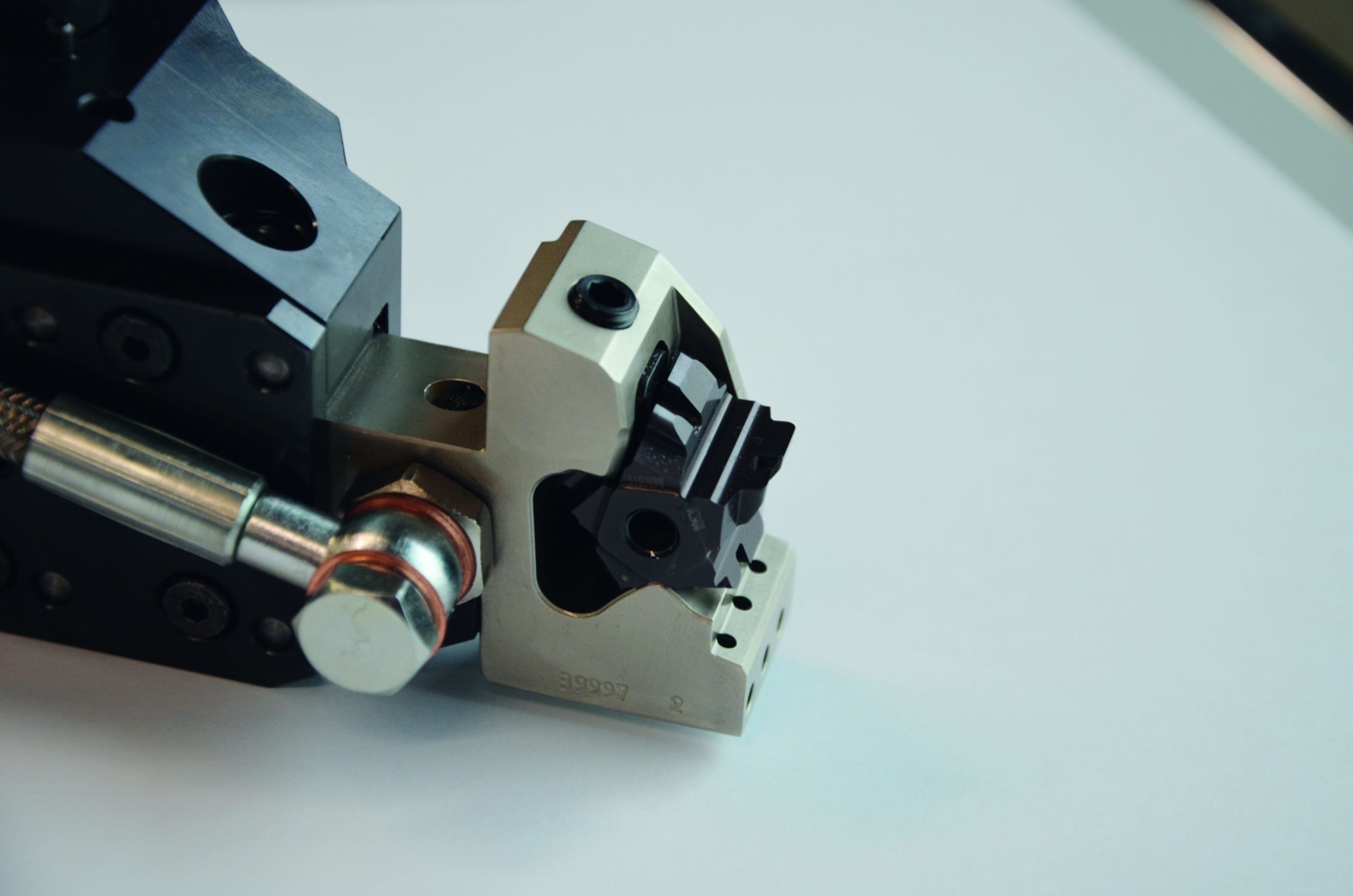 Hawe Hydraulik optimierte entscheidend seine Bearbeitungsprozesse mit der Sonderstechplatte Penta Cut 27 von Iscar.