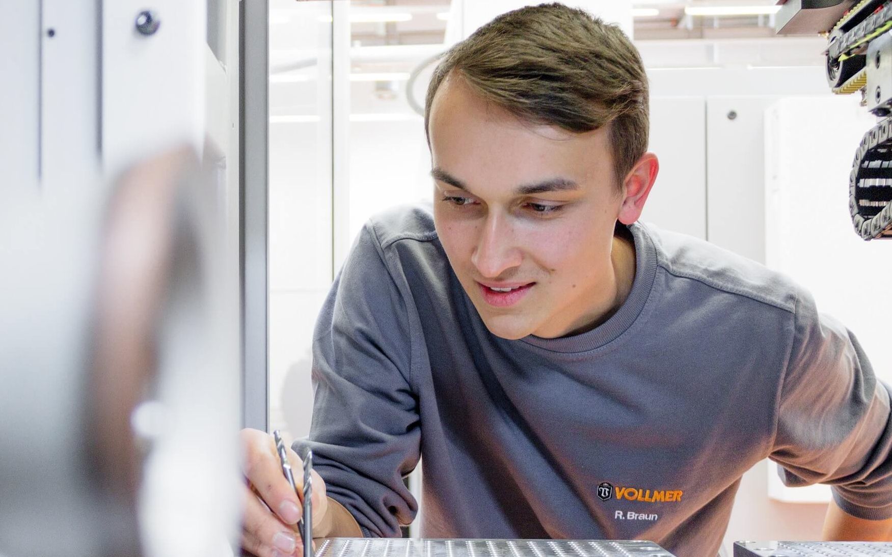 Bester Präzisionswerkzeugmechaniker arbeitet bei Vollmer
