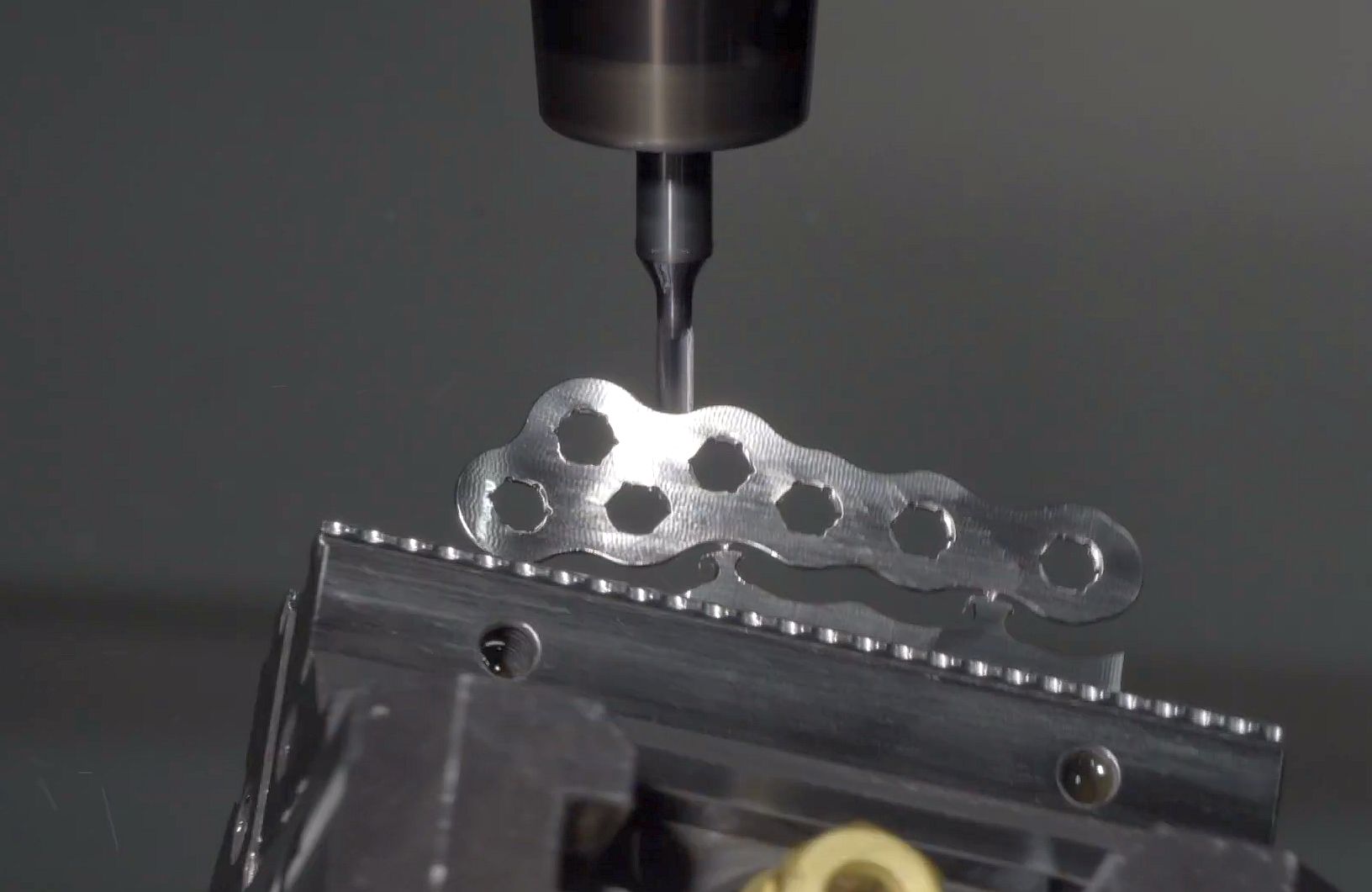 Neue Unternehmensgruppe für Präzisionsmechanik