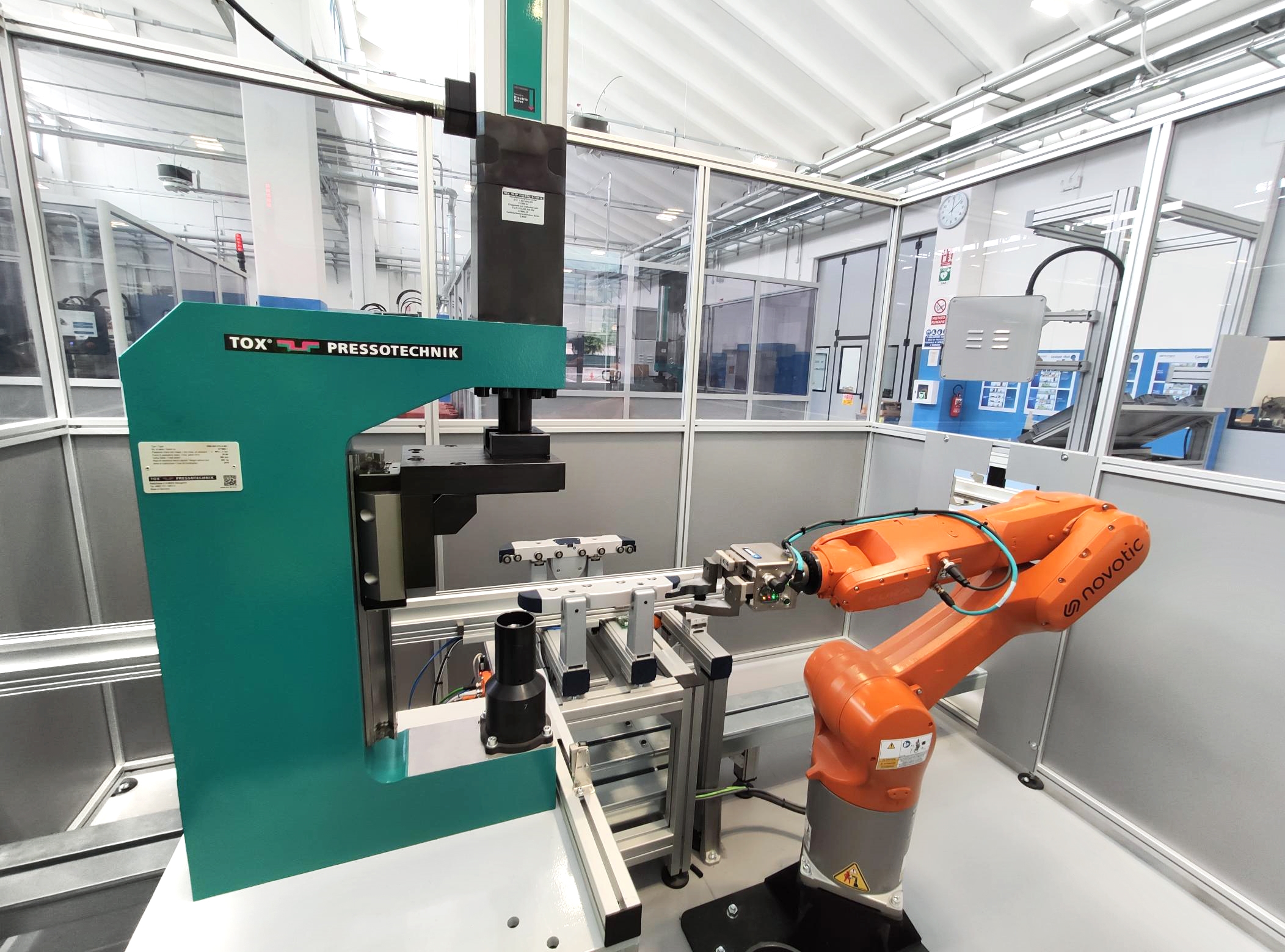 Tox Pressotechnik lieferte Systemintegrator Novotic Pressstationen f&uuml;r eine Montageanlage f&uuml;r Getriebebaugruppen von Bonfiglioli.