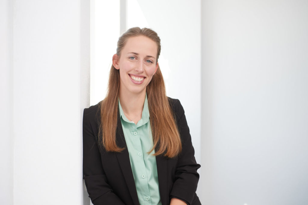 Caroline Genschmer, Mitarbeiterin Digitalisierung Produktion, Geschäfts- & Prozessentwicklung beim Software- und Fertigungsspezialisten Macio: "Wir nehmen Prozesse ganz genau unter die Lupe und identifizieren das Optimierungspotenzial auf verschiedenen Ebenen."