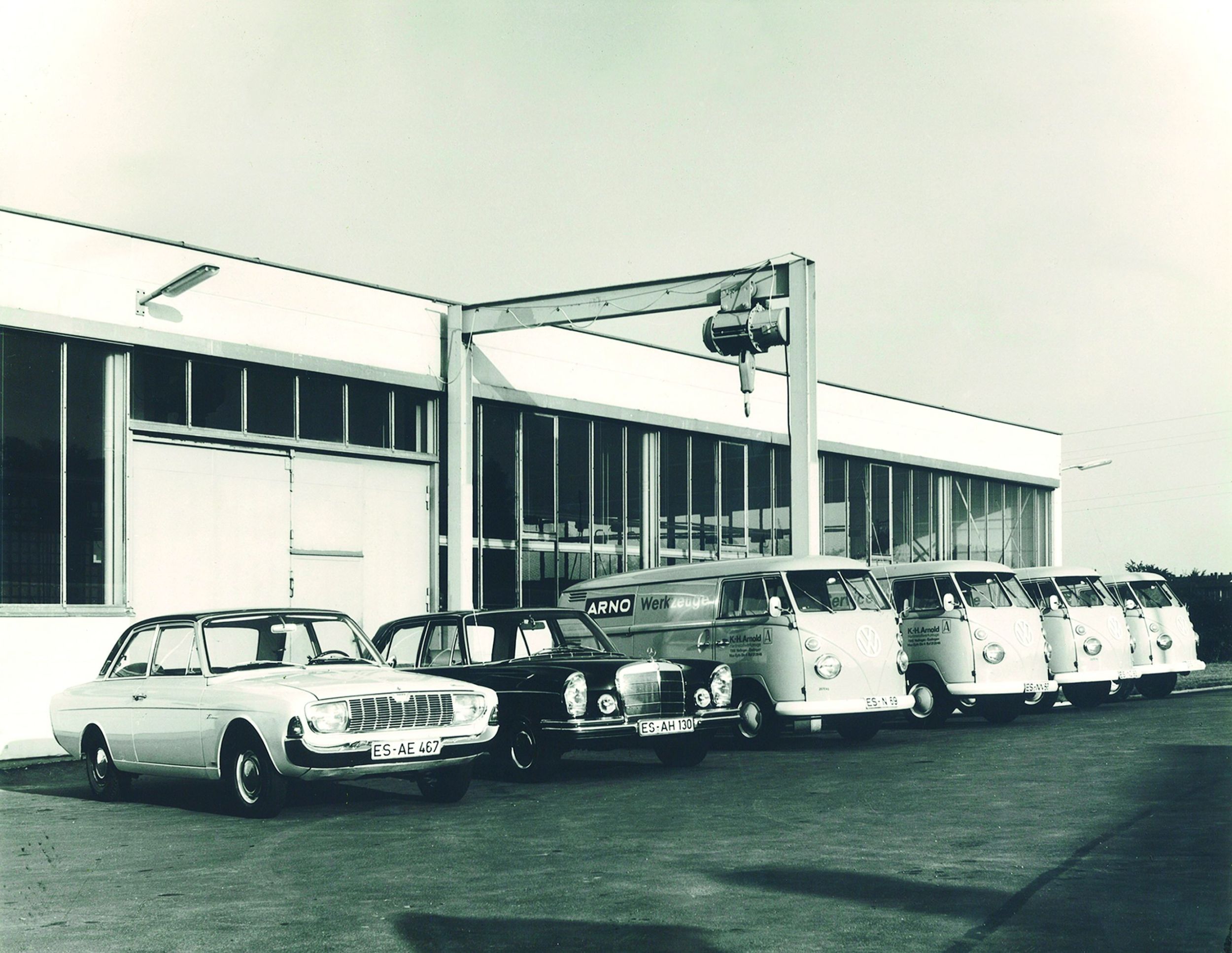 Arno Werkzeuge - Karl-Heinz Arnold: Mit dem Vertrieb von gelöteten Werkzeugen aus Hartmetall für das Drehen und mit der Vertretung von Tizit-Produkten in Süddeutschland Anfang der 70er Jahre entwickelt sich das junge Unternehmen gut.