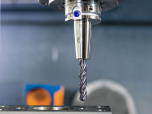 Die Uniq Hydrodehnspannfutter von Mapal erreichen eine zehnfach höhere Lebensdauer als ein Schrumpffutter und stehen für prozesssichere Bearbeitungsergebnisse.