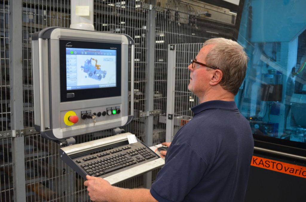 Die Sägen lassen sich über ein Terminal auch per Touch-Steuerung bedienen.