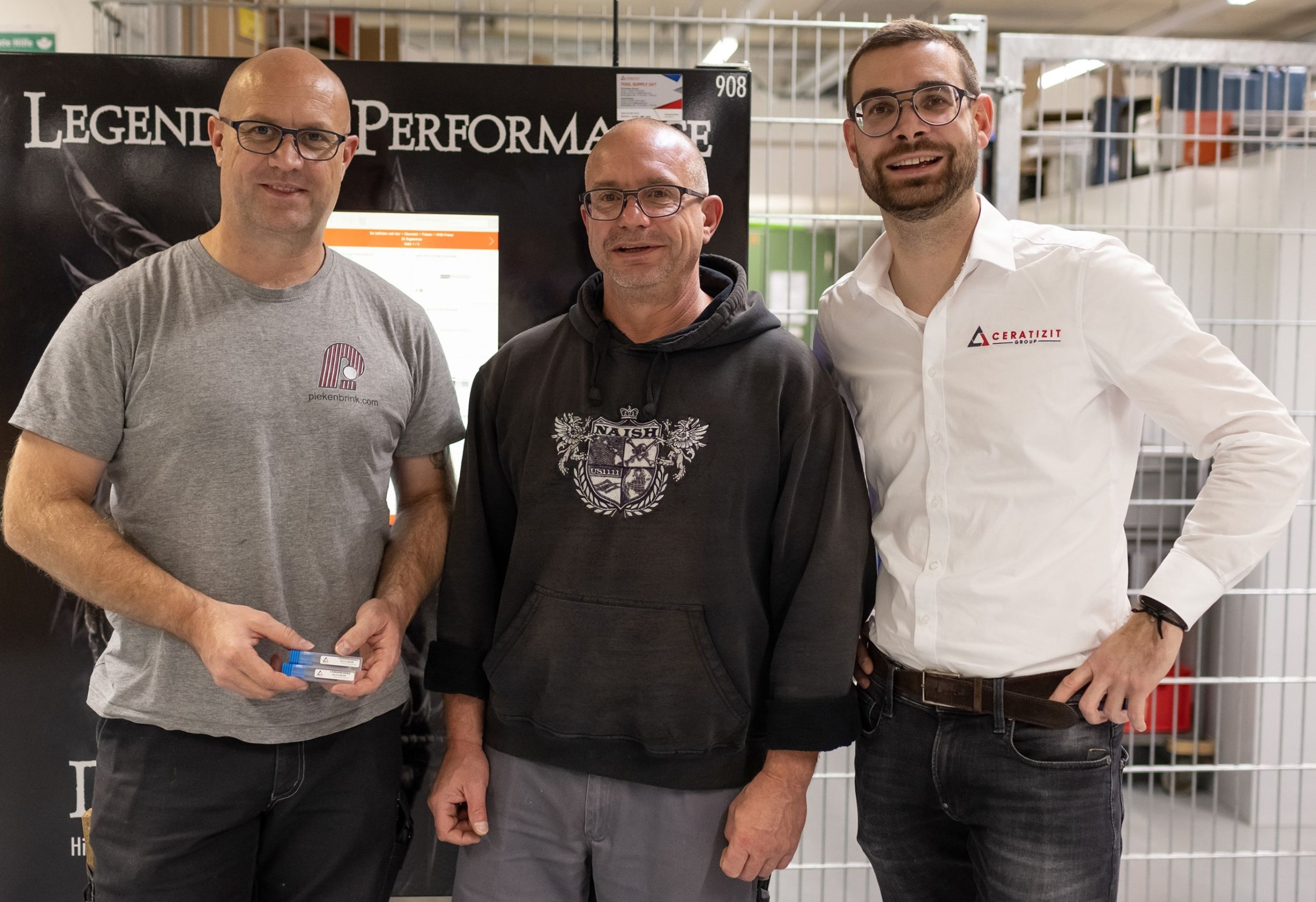 Team mit Ideen und Durchblick (v.l.): Bj&ouml;rn Piekenbrink, Gesch&auml;ftsf&uuml;hrer von Piekenbrink Composites, Marcel Klose, Leiter der Zerspanung bei Piekenbrink und Lucas Wolf, Au&szlig;endienstmitarbeiter bei Ceratizit