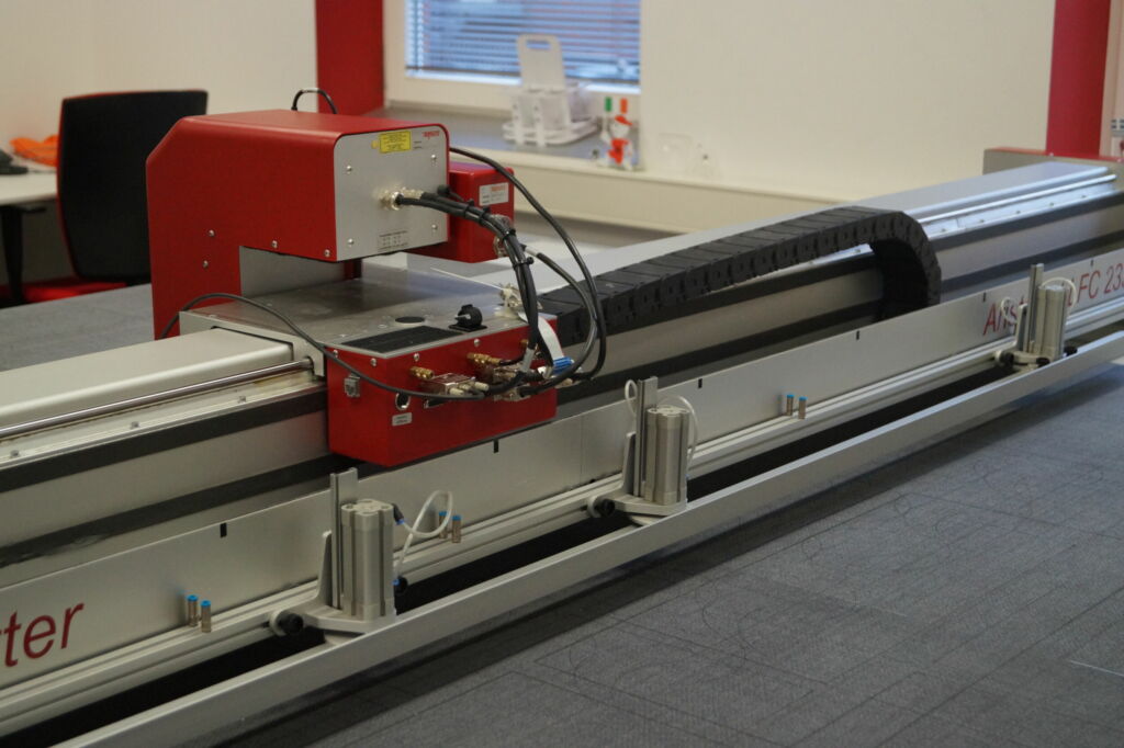 Fertig vorkonfektionierte e-ketten machen aufwendige Logistik und Lagerhaltung &uuml;berfl&uuml;ssig und gew&auml;hrleisten eine effiziente Montage.