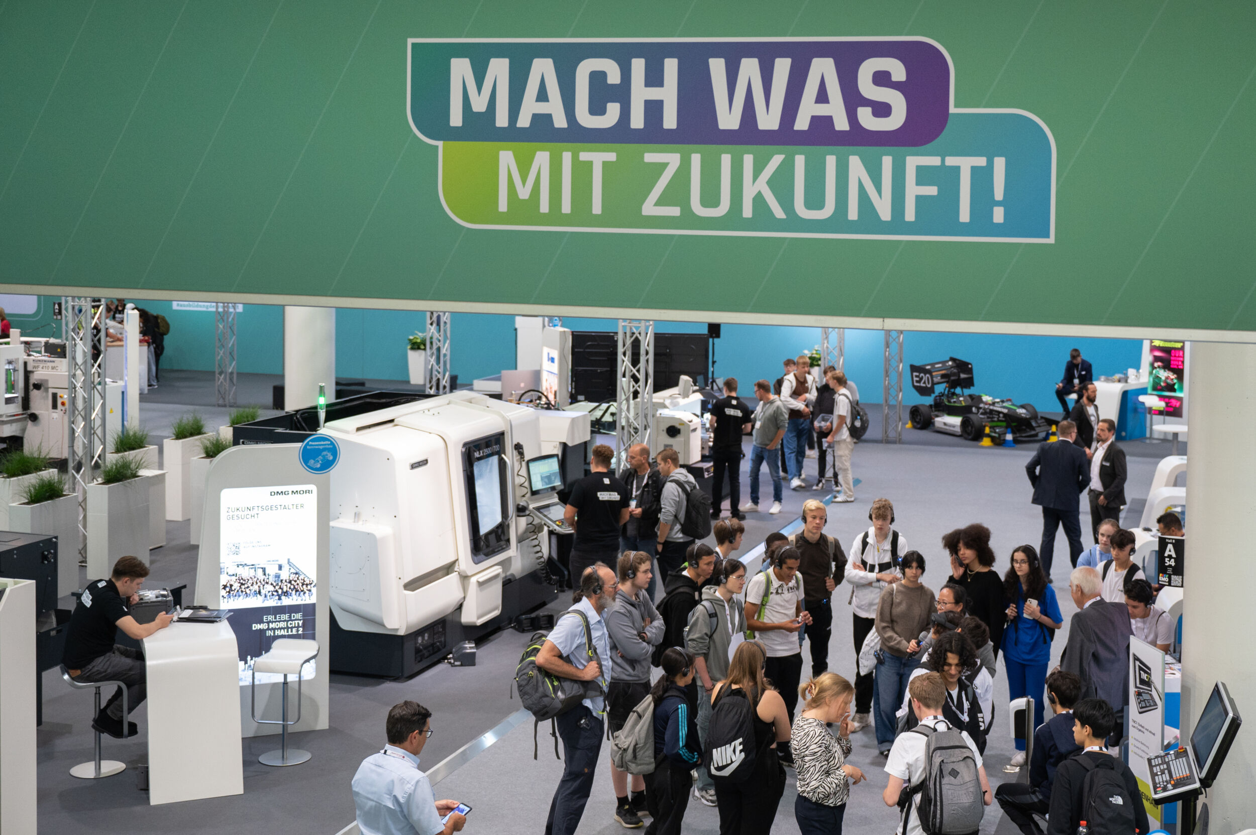 Technik in die Schulen tragen