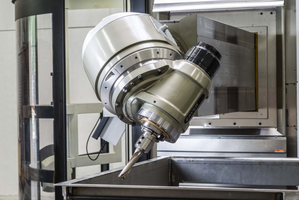 Der stufenlos einstellbare 30&deg;-Fr&auml;skopf erlaubt einen deutlich besseren Zugang zum Werkst&uuml;ck und flexiblere Bearbeitungen. 