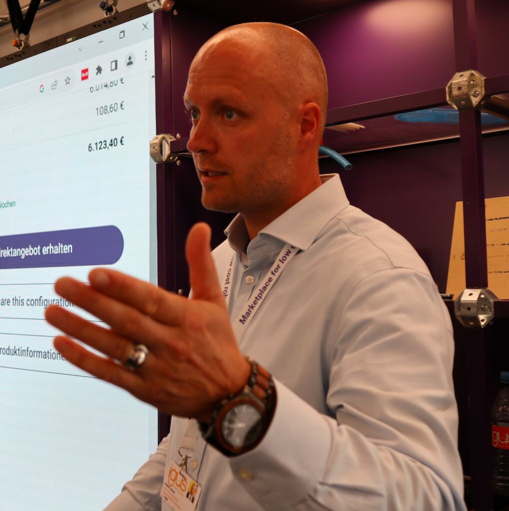 "Unser Ziel ist es, kostengünstige und bedienerfreundliche Automatisierungslösungen für jeden zugänglich zu machen", unterstreicht Dipl.-Ing. (FH) Robert Löbach, Leiter Vertrieb
International Low Cost Automation.