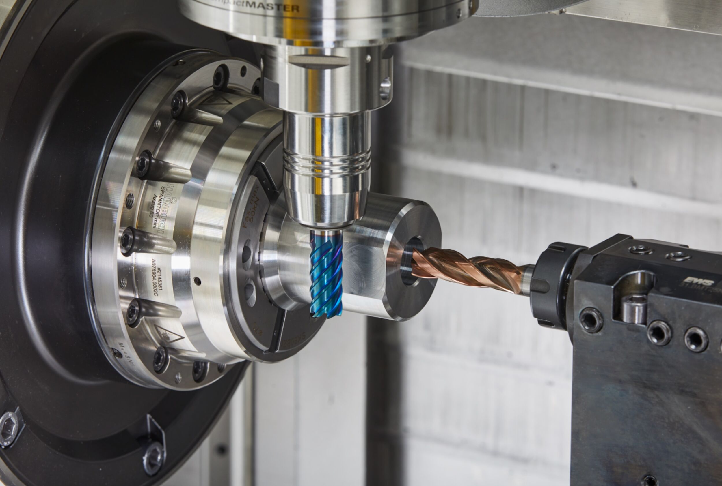 Vollhartmetall (VHM)-Werkzeuge verf&uuml;gen &uuml;ber unbestrittene St&auml;rken: Kommen sie &ndash; ma&szlig;geschneidert auf Zerspanungsprozesse und Werkstoffe angepasst &ndash; zum Einsatz, bringen sie die Fertigung wirtschaftlich und in der Pr&auml;zision entscheidend nach vorne.