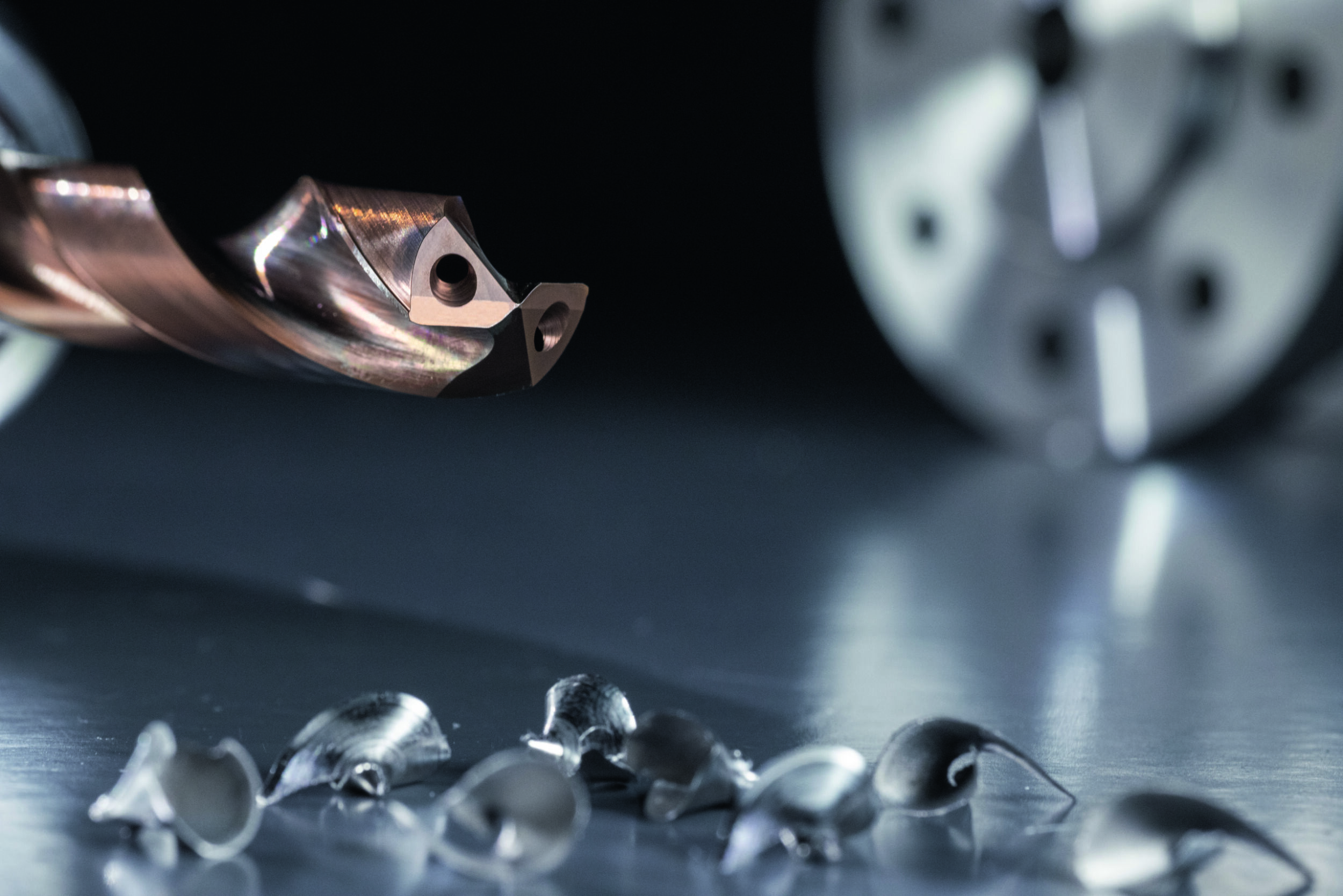 Einfach besser VHM-Bohren Das Material sowie die Bearbeitungszeit, Standmenge und Bohrungsqualität bestimmen die Wahl des Vollhartmetallbohrers.