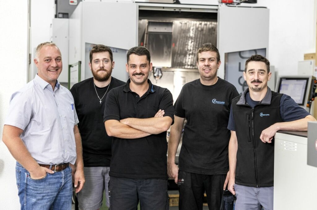 Von links: Gesch&auml;ftsf&uuml;hrer Thomas M&auml;rz mit seinem Fr&auml;s-Team Kaspar Gerg, Andreas Wimmer, Benedikt Kell und Robert Schatton (nicht auf dem Bild: Johann Danner). 