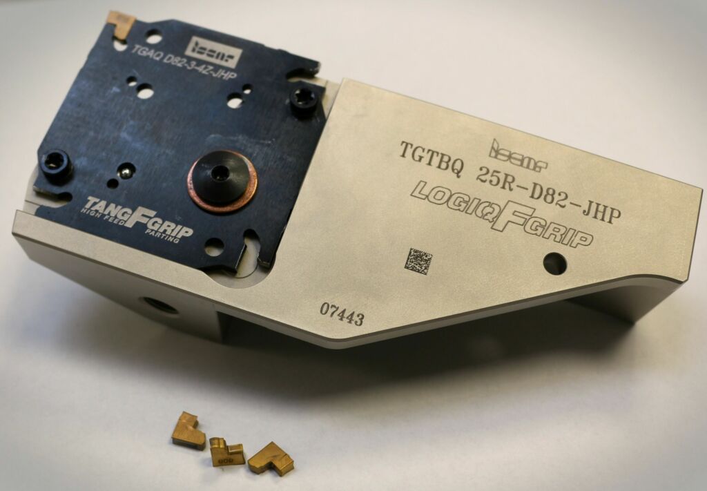 Das bei Haberland Zerspanungstechnik eingesetzte Stechwerkzeug besteht aus dem MultiFGrip-Werkzeughalter inklusive TangFGrip-Schneidentr&auml;ger mit vier Plattensitzen und wird mit einseitigen Tang-Grip-Schneideins&auml;tzen best&uuml;ckt. 