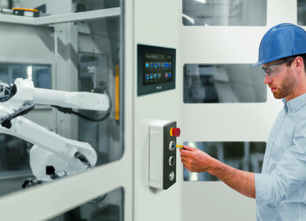 Ein umfassendes Identification and Access Management wie das I.A.M. von Pilz regelt den
Zugang zur Anwendung und gewährleistet damit die Integrität von Sicherheitsfunktionen und
-maßnahmen - Safety und Industrial Security inklusive.