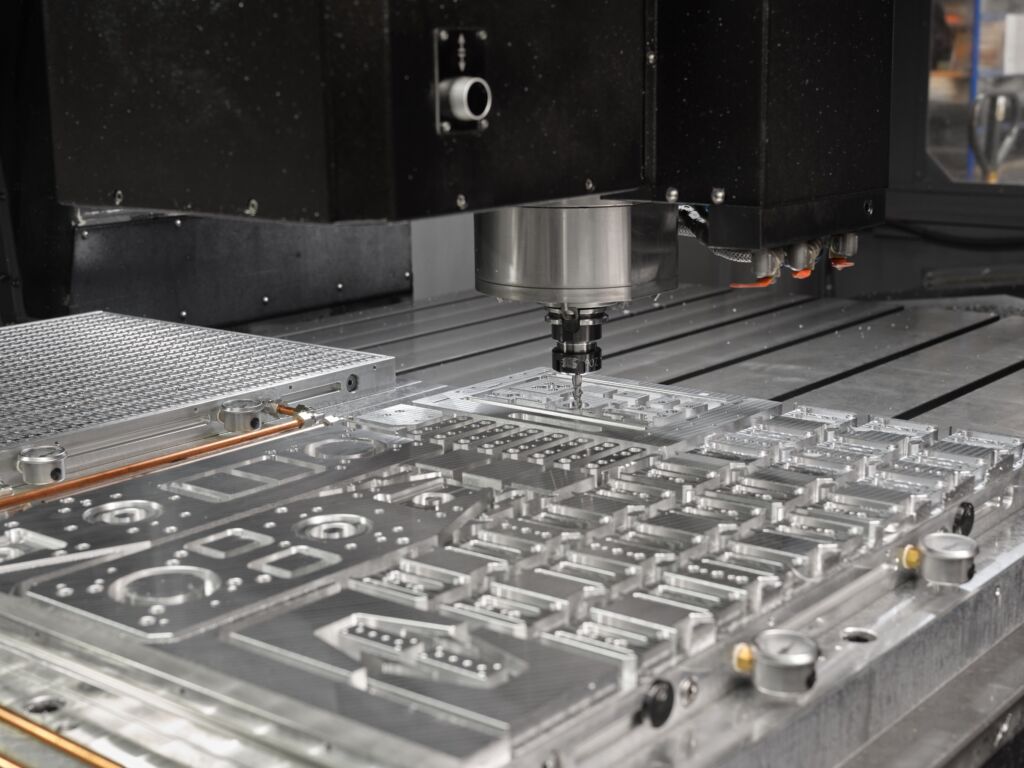 Zig Fr&auml;steile in einer einzigen Aufspannung: AMF-Vakuumspanntechnik macht's m&ouml;glich. 