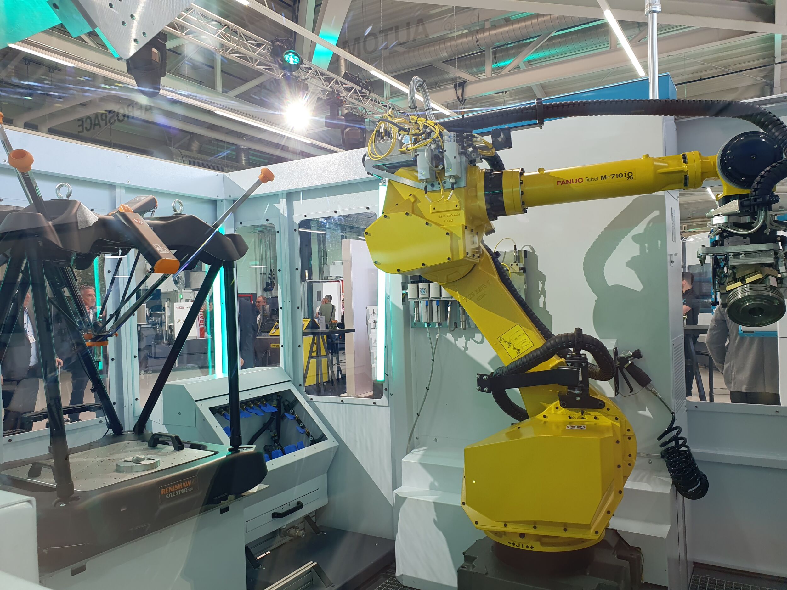 Vollautomatisiertes Komplettbearbeiten auf einer Maschine mit der neuen Index G320 gelingt mit den Ergänzungen Roboter, Messeinrichtung - in diesem Fall der Renishaw Equator - und der Index-Closed-Loop-Schnittstelle.