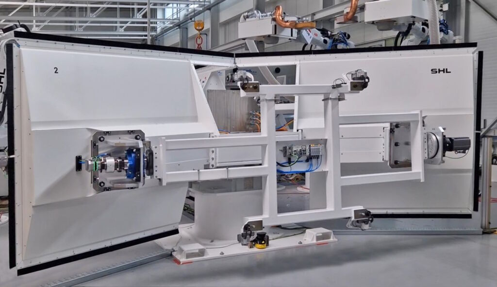 Rundtisch mit Schwenkeinheiten zur Werkstückaufnahme