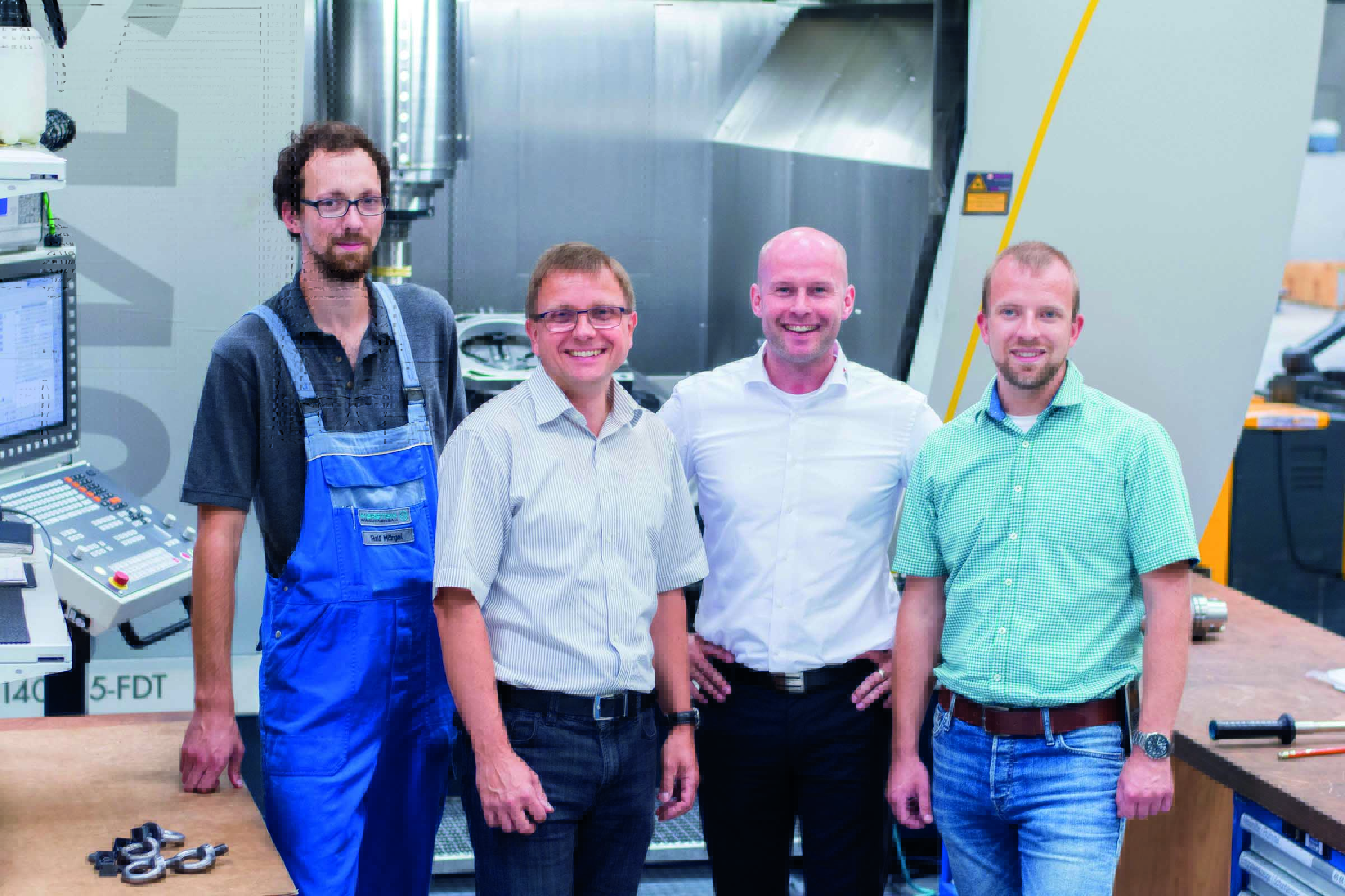 Au&szlig;erordentlich zufrieden mit der Zusammenarbeit (v.l.): Maschinenf&uuml;hrer Ralf M&auml;rgel, Gesch&auml;ftsf&uuml;hrer Udo Kersten, HWR-Gesch&auml;ftsf&uuml;hrer Matthias Meier und Mathias Scheel, zust&auml;ndig f&uuml;r die Arbeitsvorbereitung bei Kersten Maschinenbau.